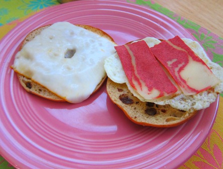 veggie bacon bagelwich 008