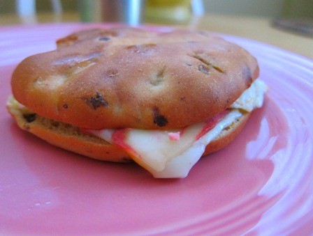 veggie bacon bagelwich 017