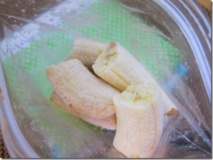how to freeze a banana 005