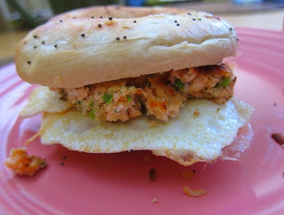 salmon burger bagelwich 003
