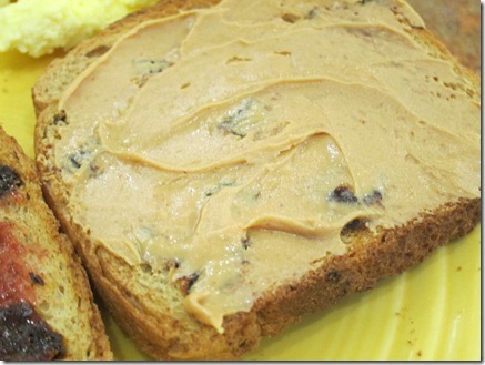cinnamon raisin toast with peanut butter 002