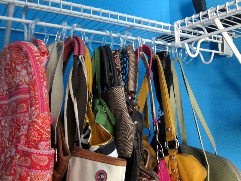 Storing Purses Peanut Er Fingers Hanging Purses With Shower Curtain Holders 010