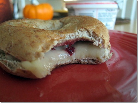 cheese and jelly bagelwich 008