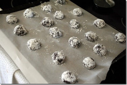 chocolate crinkle cookies 016