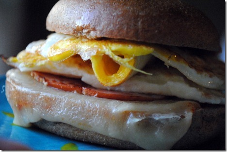 egg bagel sandwich 011