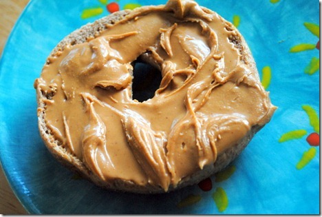 bagel with peanut butter