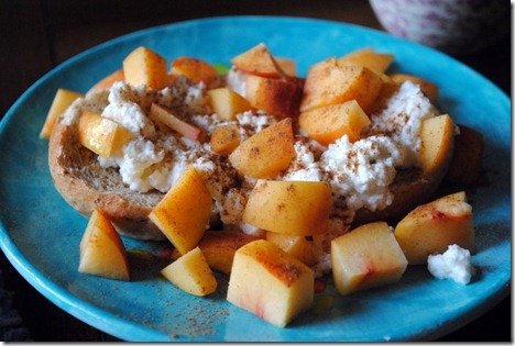 bagel with ricotta and fruit 003