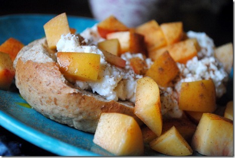 bagel with ricotta and fruit 008
