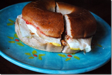 egg bagel sandwich