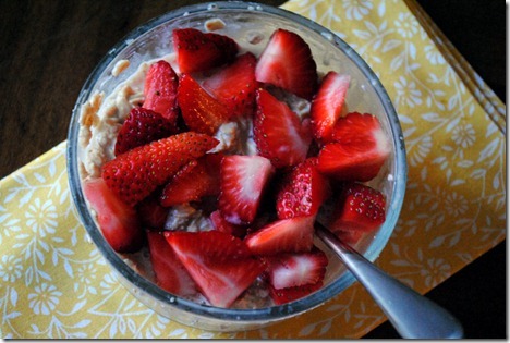 overnight oats with strawberries