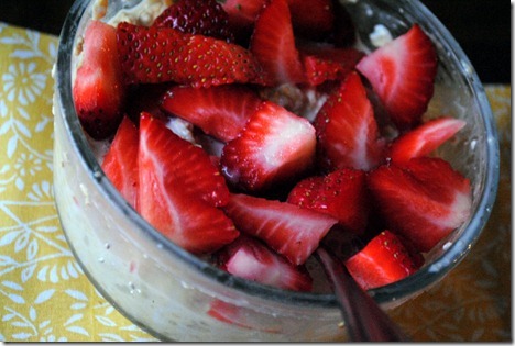 strawberry overnight oats