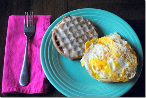 egg waffle sandwich 010