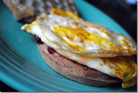 egg waffle sandwich 012