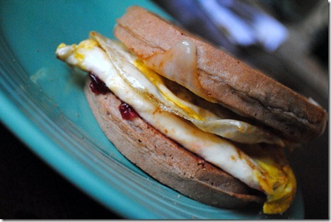 egg waffle sandwich 014