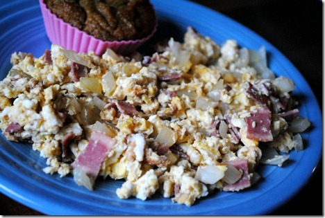 scrambled eggs with zucchini muffing 006