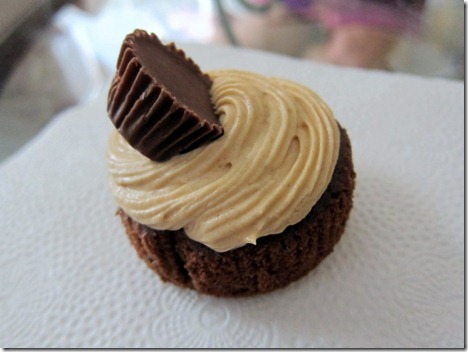 chocolate reese's peanut butter cupcake