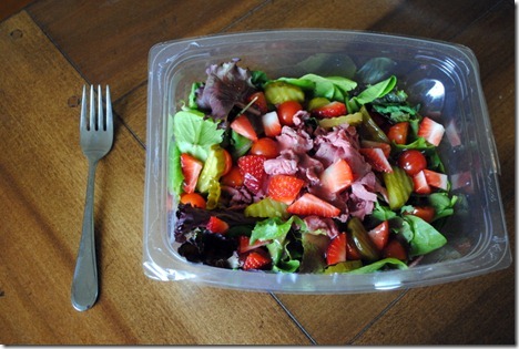 salad roast beef strawberries 005