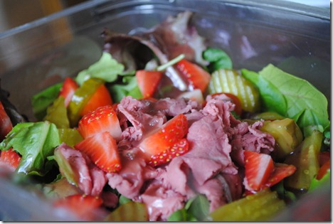 salad roast beef strawberries 010