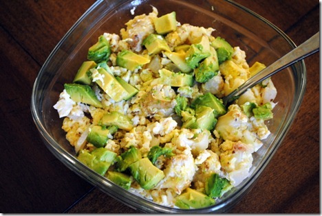 scrambled eggs with avocado 004