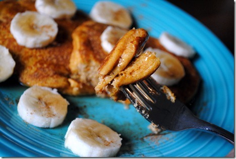 pumpkin almond pancakes 042