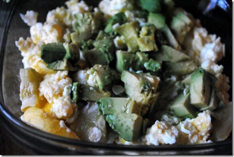 scrambled eggs with avocado 013