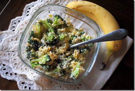 scrambled eggs with broccoli and onion