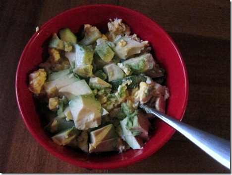 scrambled eggs with avocado and zucchini 001