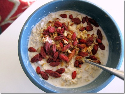Goji berry overnight oats