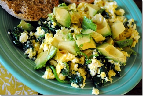 scrambled eggs with spinach and avocado
