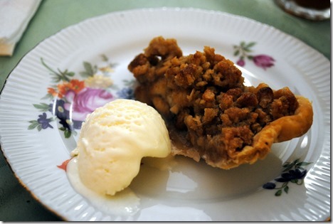 apple pie with ice cream
