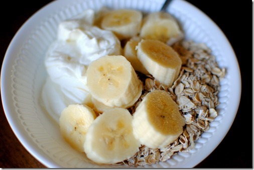 oats with yogurt and banana