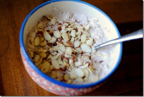 overnight oats with almonds