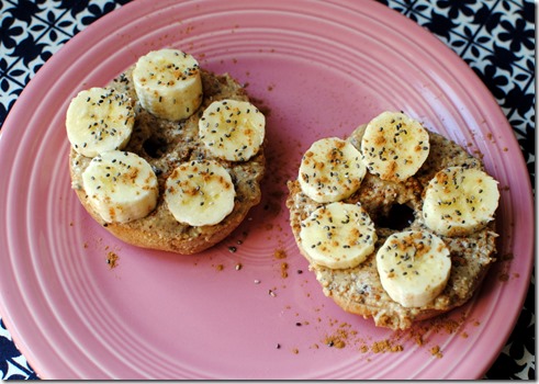 Bagel with almond butter, banana, cinnamon and chia seeds