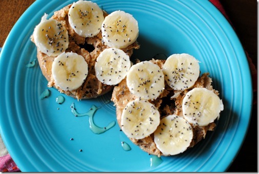 Bagel with banana and honey