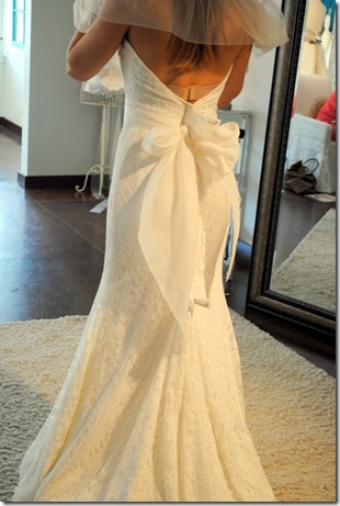 bow wedding dress