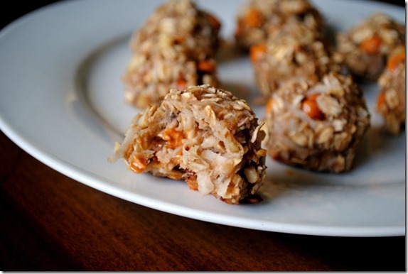 Banana Bread Oatmeal Bites