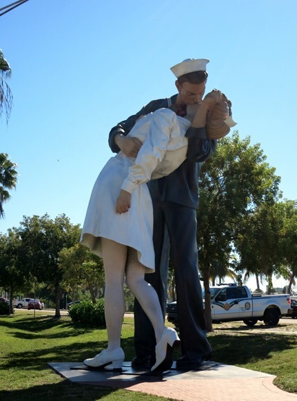 Unconditional Surrender statue_thumb[1]