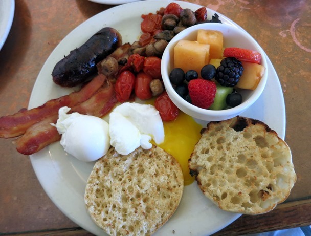station 400 breakfst_thumb[1]