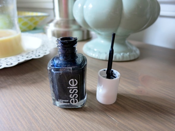 Essie Secret Lining