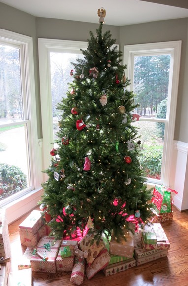 christmas tree with presents