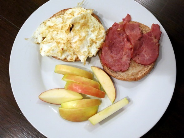 breakfast sandwich with apple slices
