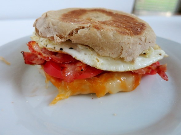 egg tomato and bacon sandwich