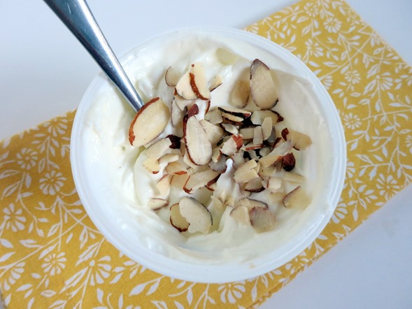 greek yogurt with almonds