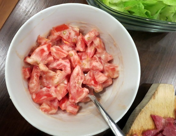 tomatoes and mayo salad dressing