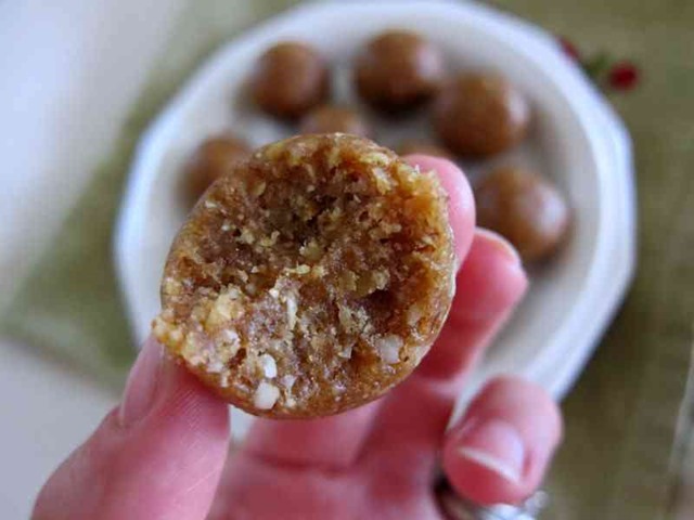 Oatmeal Walnut Date Balls