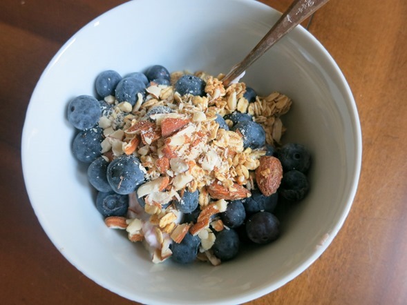 Greek Yogurt with Blueberries and Almonds