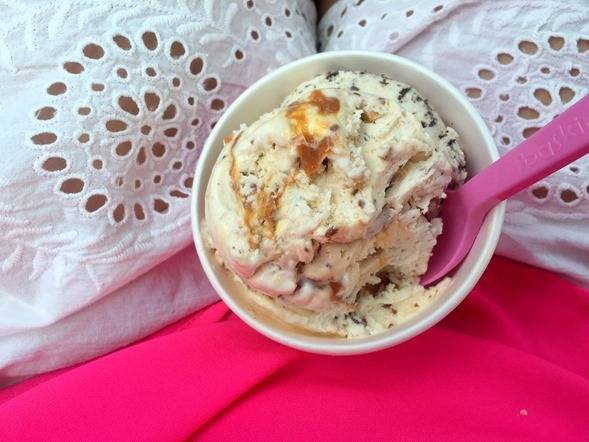 Snickers Ice Cream BAskin Robbins