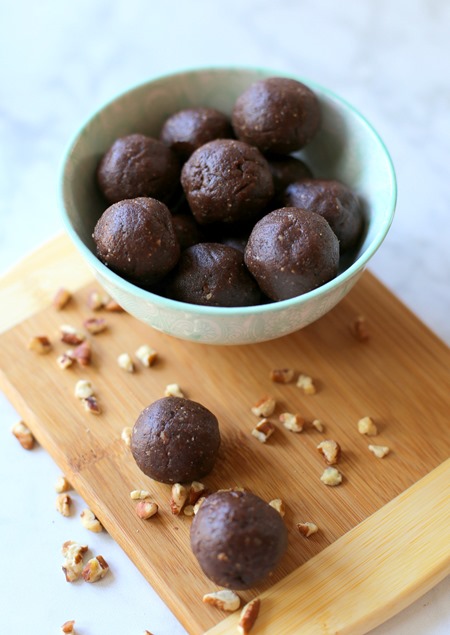 No Bake Chocolate Superfood Energy Bites