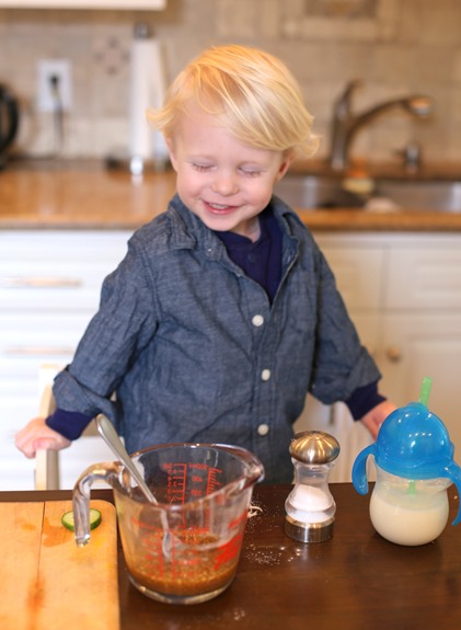 Toddler Kitchen Stand