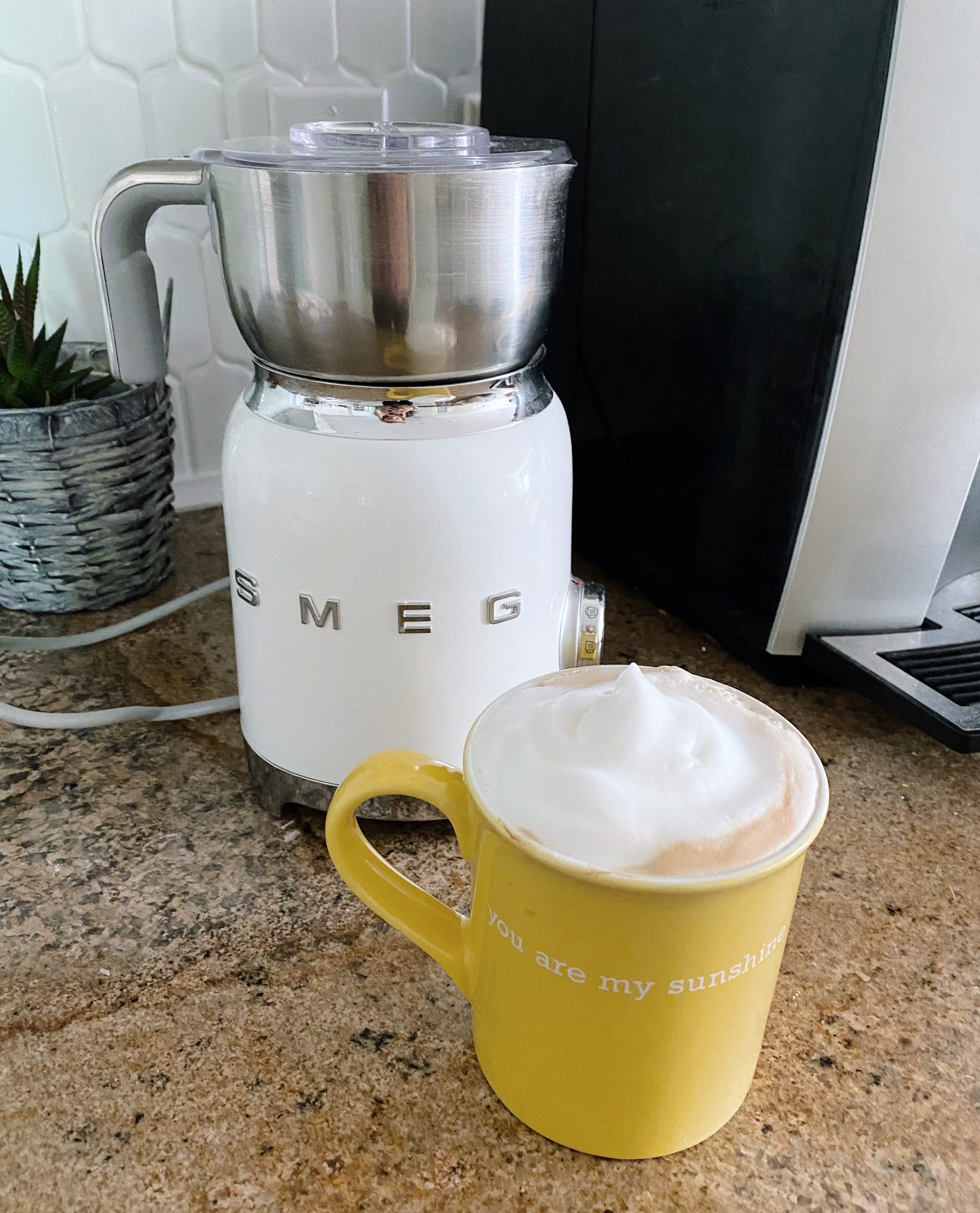 Smeg Retro Style Milk Frother ,Cream